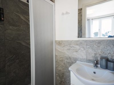 Chambre double avec salle de bain privée dans le sud de la Sardaigne