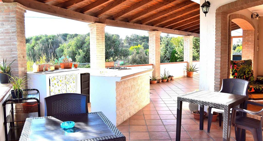 Mi-casa-es-tu-casa-b-and-b-Veranda-esterna-con-cucina-3